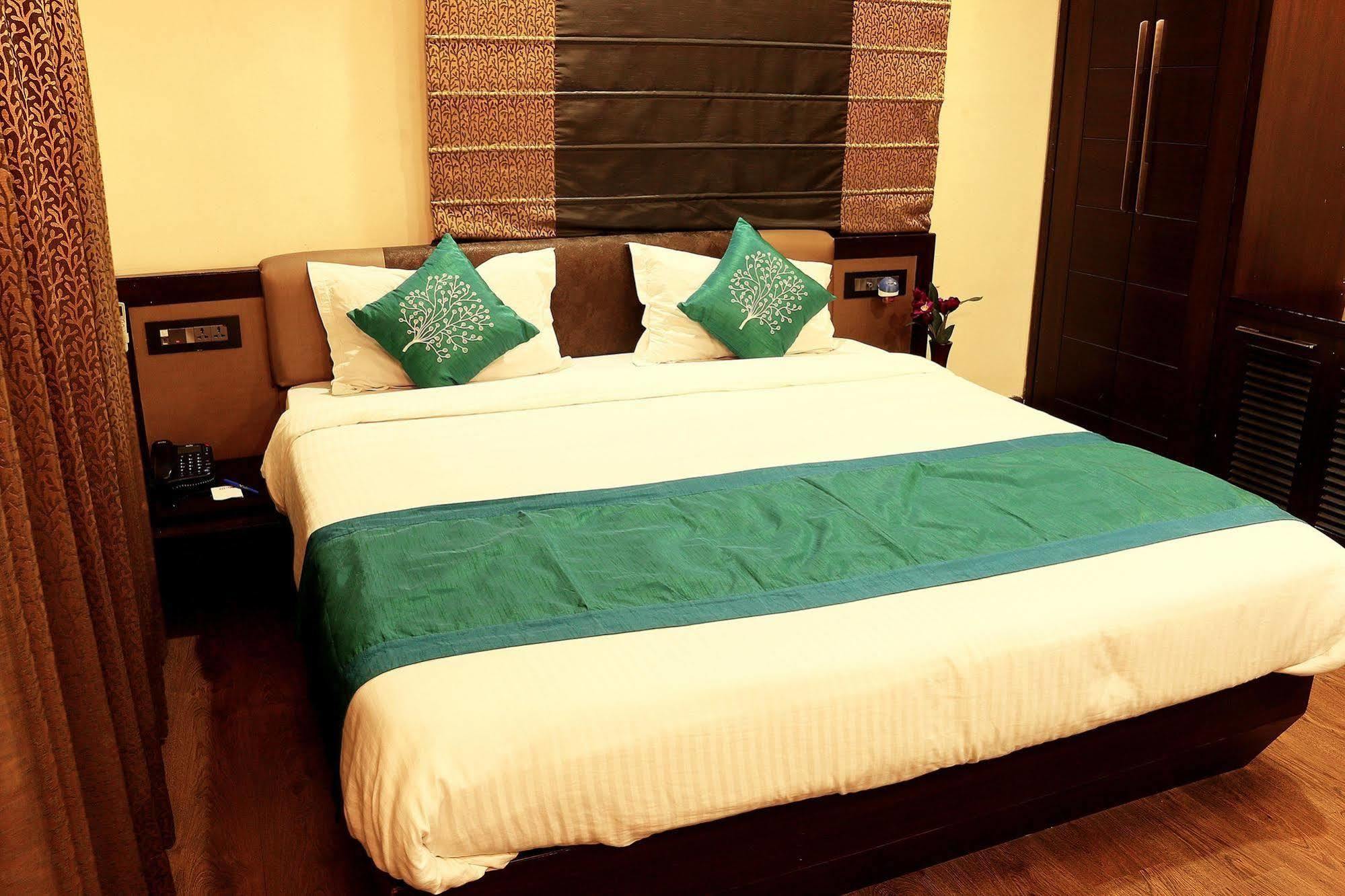 Tangerine Guest House Калькутта Экстерьер фото